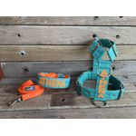 KIT PEITORAL PERSONALIZADO POLIÉSTER COMUM, COLEIRA PERSONALIZADA E GUIA DE PASSEIO tiffany e laranja