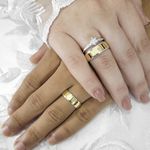 Aliança de Casamento em Ouro 6mm Friso Laterais base em prata Mia - Combo