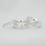Aliança em Prata 995 para Namoro e Compromisso Cravejada em Pedras Diamonics em forma de Infinito + Anel Solitário - Combo