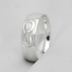 Aliança em Prata 995 para Namoro e Compromisso Cravejada em Pedras Diamonics em forma de Infinito + Anel Solitário - Combo