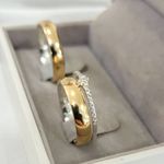 Par Aliança Casamento ou Noivado Aura em Ouro com base Prata