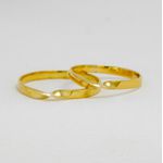 Par de Aliança de Casamento ou Noivado em Ouro + Anel 4 garras Twisted Gold - Combo
