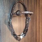 Conjunto Cabeçada Peiteira Levantador Couro Marrom Com Strass Cristal & Cravinhos Cod.8562 - Boots Horse