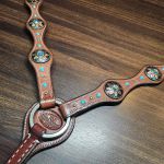 Conjunto Cabeçada Peiteira Levantador Couro Marrom Com Strass & Pedrinhas Azul Turquesa Cod.8562 - Boots Horse