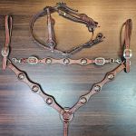 Conjunto Cabeçada Peiteira Levantador Couro Marrom Com Strass & Pedrinhas Azul Turquesa Cod.8562 - Boots Horse