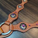 Peiteira Couro Marrom Com Margaridas Strass Magenta & Cravinhos Cod.8556 - Boots Horse