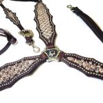 Conjunto Cabeçada e Peiteira - Levantador Couro com Strass Cravejada - Café & Creme - Protec Horse