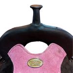 SELA FORMA PROTEC HORSE NEOPRENE CAFÉ - BORDADO UNICÓRNIO/CRAVINHO/ASSENTO ROSA/ABA RECORTADA