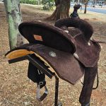 Sela Forma Protec Horse Neoprene Café - Aba Virada Recortada