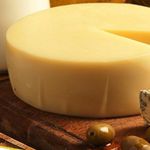 Queijo Parmesão peça com 6 KG Panela de Queijo Vila Caipira