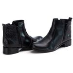 Bota Feminina em Couro Preta F252