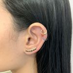 Brinco em Ouro 18k Ear Cuff com Zircônias Pretas e Brancas