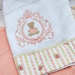 Jardineira Tricot com manta + 1 toalhinha de boca bordada - Coral