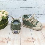 Sapatinho de Crochê Tênis All Star cano médio (3-9 meses) - Verde Musgo e Bege