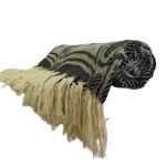 Manta Decorativa King 100% Algodão Bege com Preto Estampa Coração 2,55 x 2,35 m - Redes de Dormir