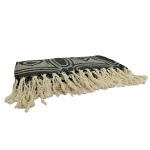 Manta Decorativa King 100% Algodão Bege com Preto Estampa Coração 2,55 x 2,35 m - Redes de Dormir