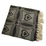 Manta Decorativa King 100% Algodão Bege com Preto Estampa Coração 2,55 x 2,35 m - Redes de Dormir
