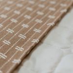 Manta Casal Multiuso Força do Querer p/ Cama, Sofá - Caramelo com Branco