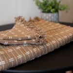 Manta Casal Multiuso Força do Querer p/ Cama, Sofá - Caramelo com Branco