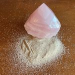 Esfoliante Facial Natural Cristais de Quartzo Rosa Caule