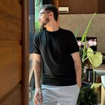 Camiseta Tricot Leve Clássica Preta