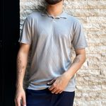 POLO TRICOT LEVE JAQUARD CINZA