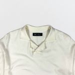 POLO TRICOT LEVE DETALHE GOLA OFF-WHITE