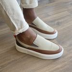 SLIP ON RECORTADO CAIXA ALTA AREIA | MARROM - DÂNDI RHOUKER