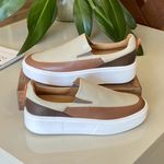 SLIP ON RECORTADO CAIXA ALTA AREIA | MARROM - DÂNDI RHOUKER