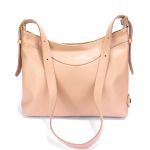 Bolsa Feminina Transversal e Ombro com Regulagem Sacola Média em Couro Legitimo Nude