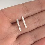 Brinco Palito Pequeno com Zirconia Prata 925