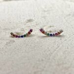 Brinco Palito Curvado Zirconia Colorida Prata 925