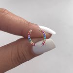 Brinco Palito Curvado Zirconia Colorida Prata 925