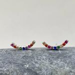 Brinco Palito Curvado Zirconia Colorida Prata 925