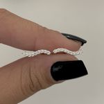 Brinco Palito Odulado com Zirconia Cristal Prata 925