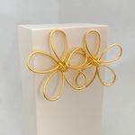 Brinco Flor Vazado Banhado a Ouro 18k