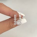 Brinco com Zirconia Geometricas Prata 925