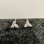 Brinco Flor Tres Petalas com Zirconia Cristal Prata 925
