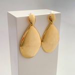 Brinco Gota Banhado a Ouro 18k