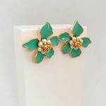 Brinco Flor Resinado Banhado a Ouro 18k
