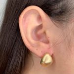 Meia Argola Gota Acetinada Banhado a Ouro 18k
