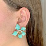 Brinco Flor Resinado Banhado a Ouro 18k