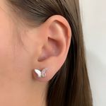 Brinco Borboleta Pequena Origami Metade Lisa e Zirconia Prata 925