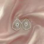 Brinco Trabalhado Vazado Meio com Zirconia Prata 925