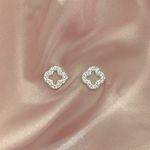 Brinco Trevo Vazado com Zirconia Prata 925