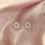 Brinco Gota Vazado com Zirconia Prata 925