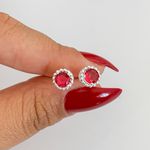 Brinco Prata Legitima 925 Zirconia Cereja Redonda com Base Trabalhada