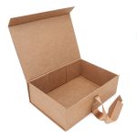 CAIXA PRESENTE KRAFT C/ IMÃ E FITA DE CETIM 280X200X90 - 01 UNIDADE 