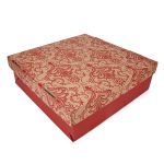 CAIXA P/ BOLO 39,5X39,5X12 - ARABESCO FLORAL VERMELHO - PL 08/07