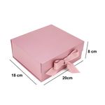 CAIXA PRESENTE LILÁS C/ IMÃ E FITA DE CETIM 200X180X80 - 01 UNIDADE 